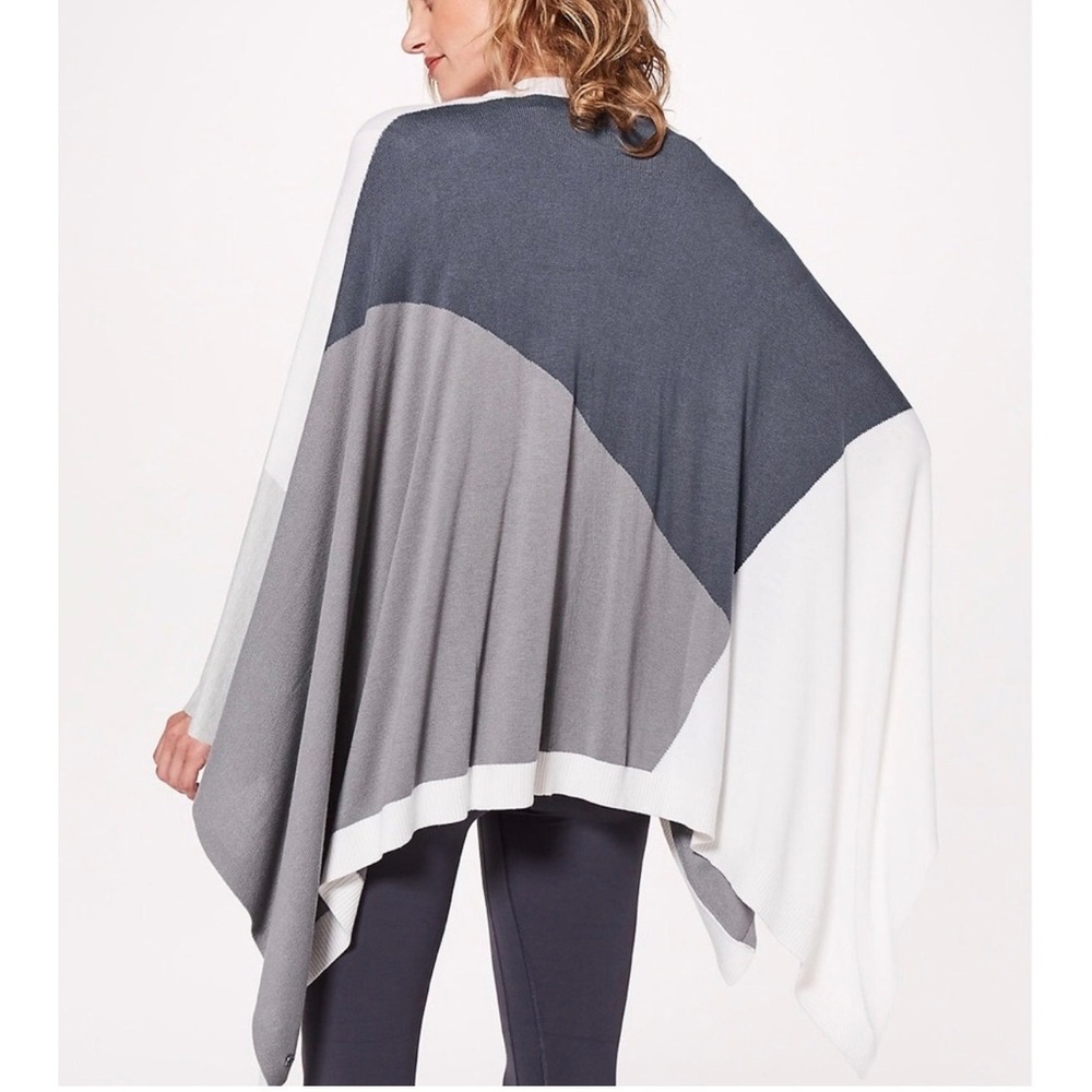 Lululemon Hatha Wrap Color Block Nebula Raceway‎ Grey White Silk Viscose Poncho